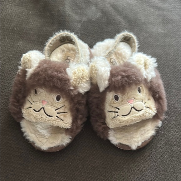 UGG Other - UGG Adorable Lion Plush Slippers size 8 toddler